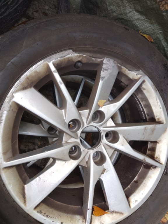  5x112 lyukosztású 16" használt alufelni, rajta 205/60 újszerű téli gumi gumi  5. kép