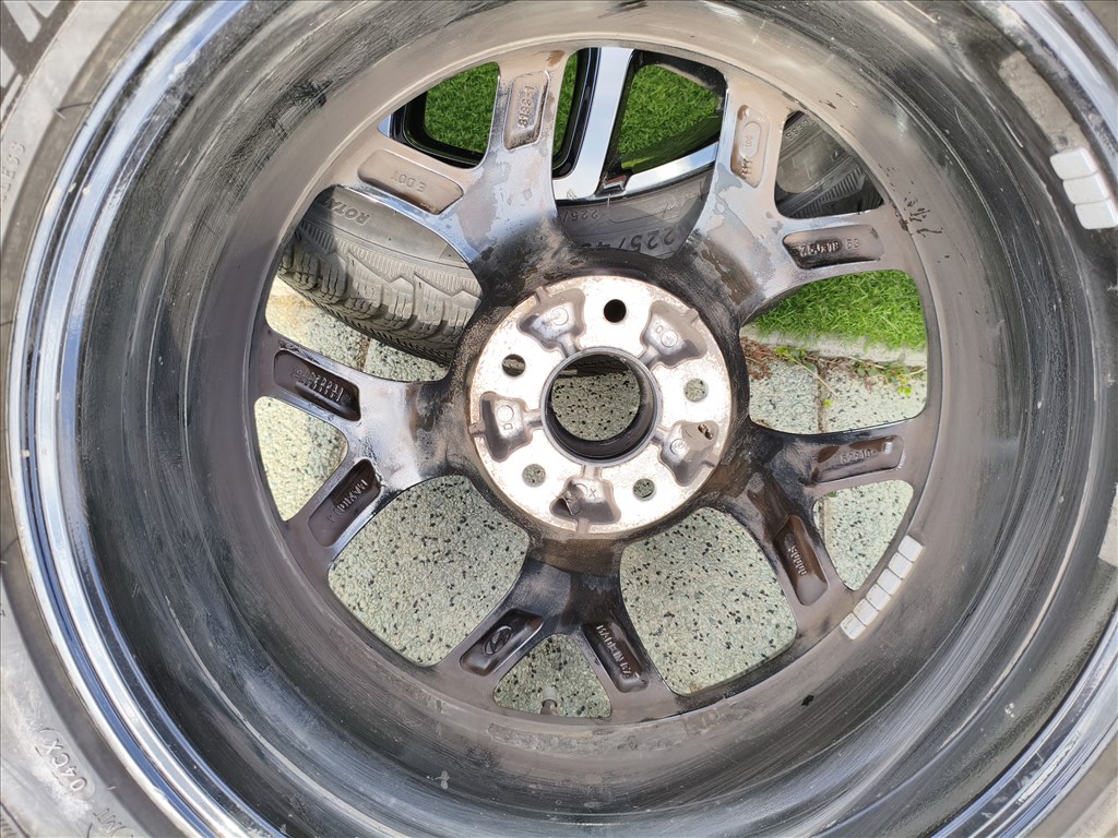  5x114.3 Hyundai 18" újszerű (gyári felni) alufelni 225/45 újszerű Michelin téli gumikkal 3. kép