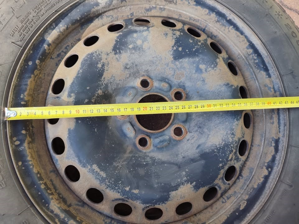 4db 16 colos Ford acélfelni Dunlop téligumival együtt eladó 2. kép