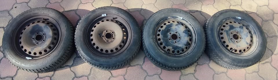 4db 16 colos Ford acélfelni Dunlop téligumival együtt eladó 5. kép