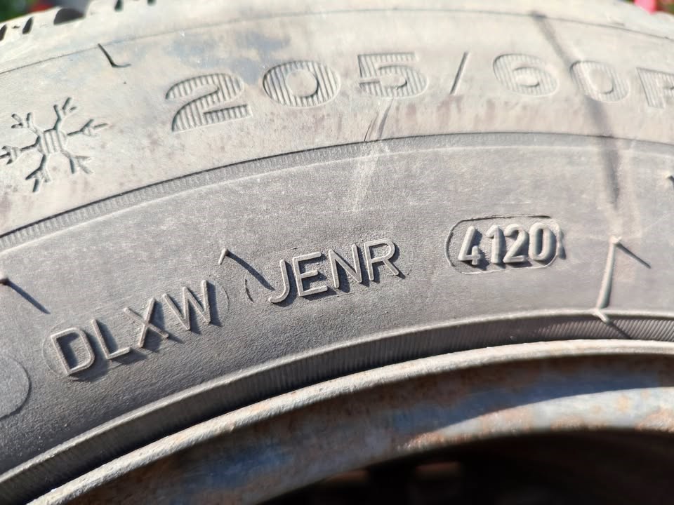 4db 16 colos Ford acélfelni Dunlop téligumival együtt eladó 6. kép