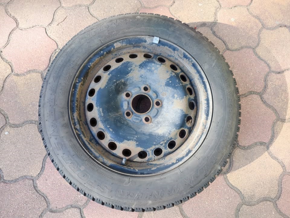 4db 16 colos Ford acélfelni Dunlop téligumival együtt eladó 7. kép