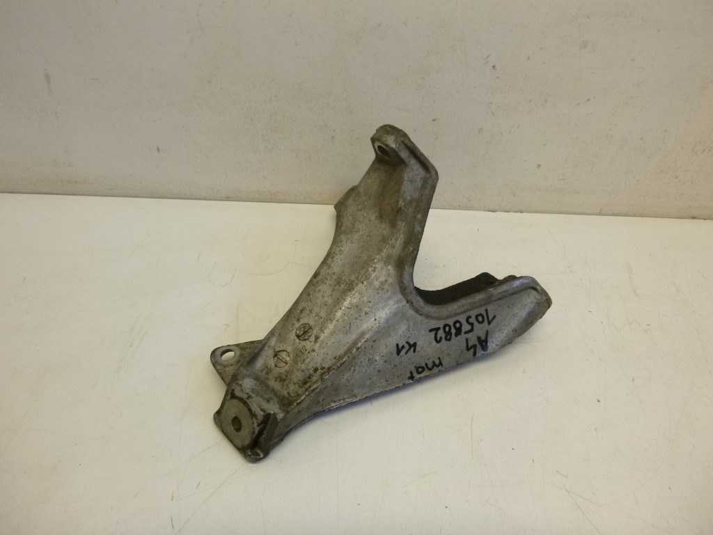 Audi A4 (8E B6) jobb elsõ motortartó bak 8E0199308D 1. kép