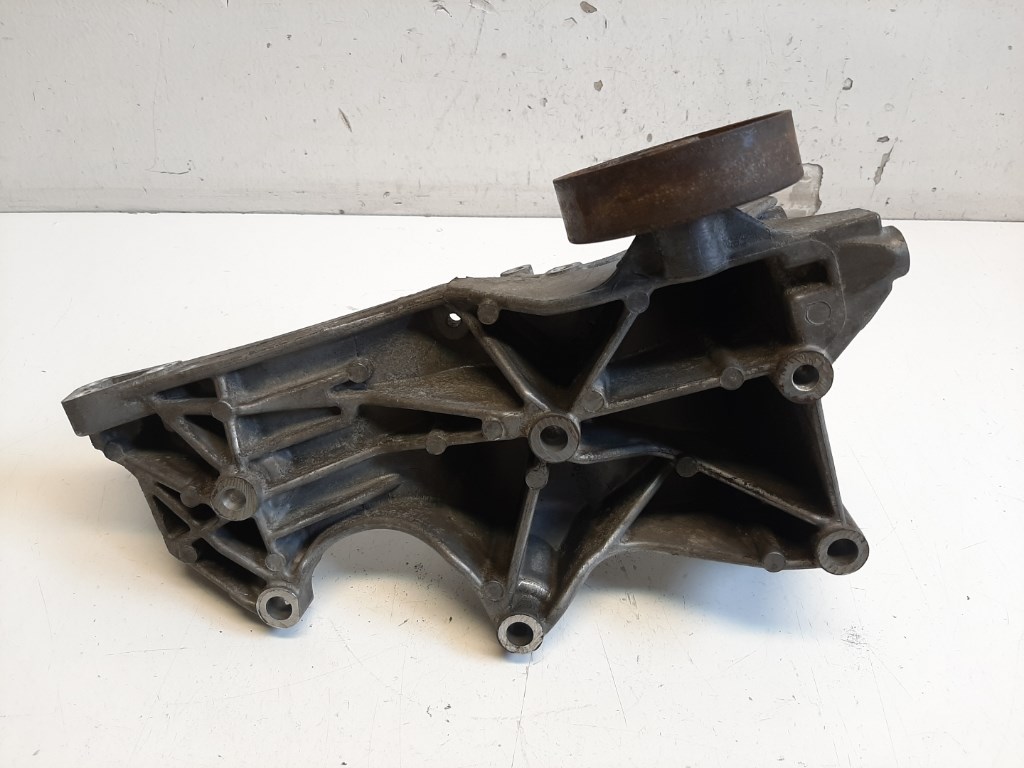 Audi A4 cabrio (8H) klímakompresszortartóbak (klímakompresszor tartó) 06D903143C 3. kép