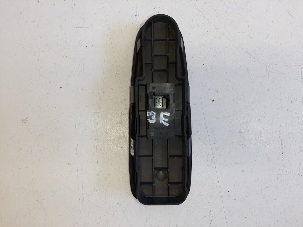 Citroen C4 grand picasso jobb elsõ ablakemelõ kapcsoló 96639377ZD 2. kép