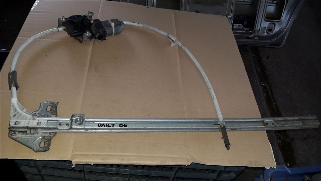 Iveco Daily Bal Elsõ Ablakemelõ Szerkezet Elektromos 1. kép