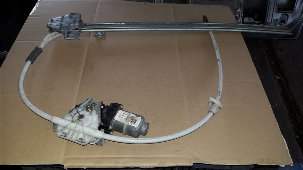 Iveco Daily Bal Elsõ Ablakemelõ Szerkezet Elektromos 2. kép