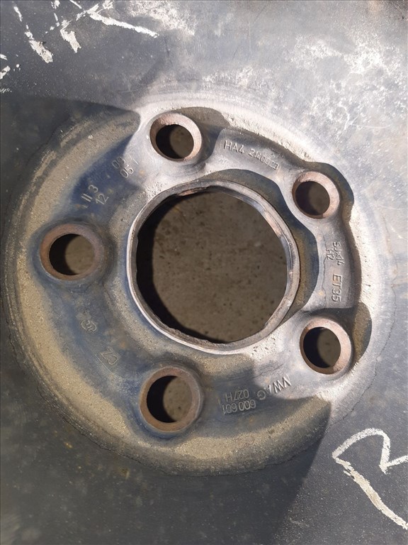 Skoda Fabia <p>További Típusok:<br>Skoda Fabia 06-<br>Volkswagen Polo 9N<br></p><p>Gyáriszámok:<br>6Q0 601 027 H<br> 6Q0 601 027 C<br> 6Q0 601 027 R<br></p><p>Felni méret: 14"</p><p>Felni szélesség: 5.0</p><p>Furatszám: 5</p><p>Osztókör: 100.0</p><p>ET szám: ET35</p><p>Agy Átmérõ: 57.0</p><p>Állapot: Normál</p><p>Érdeklõdéskor hivatkozzon erre: KIN-40103</p><p>Bármire van szüksége hívjon bizalommal!<br>Kizárólag munkaidõben hétfõtõl - péntekig 8-12 13-16 óráig!<br>Alkatrészek széles választékban!<br>Hivatalos Regisztrált Autobontó Kecel!<br>Vásároljon Megbízható Helyrõl Beszerelési Garanciával Profiktól!</p> 30000 6. kép