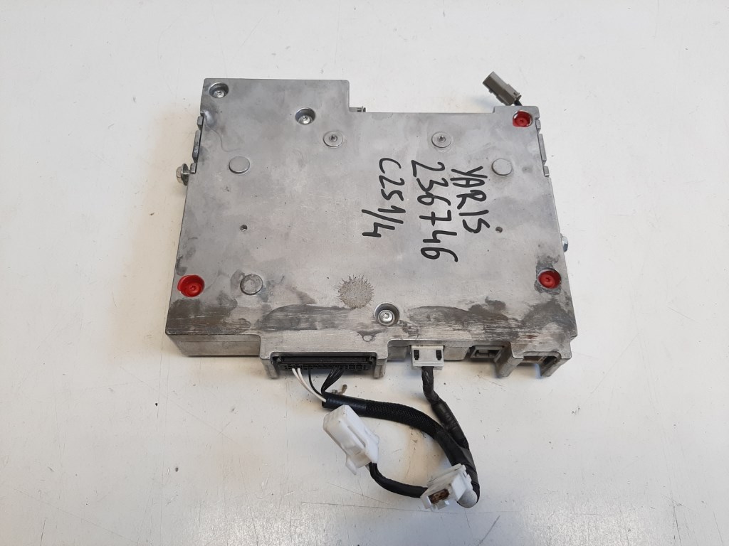 Toyota Yaris (XP130) navigáció vezérlõ 868400W012 2. kép