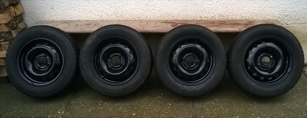  Eladó 4db 14-es 4x108-as Peugeot-Citroen lemezfelni 185/65R14 új Nokian-Riken téli gumival 1. kép