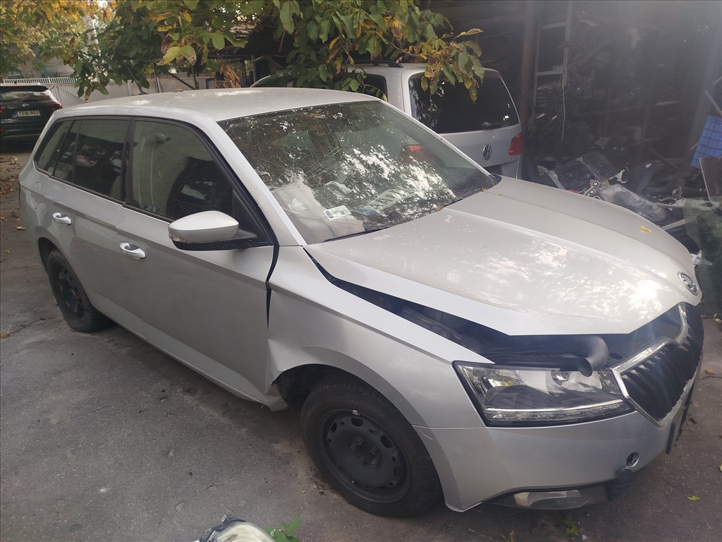 Skoda Fabia III bontott alkatrészei 2. kép