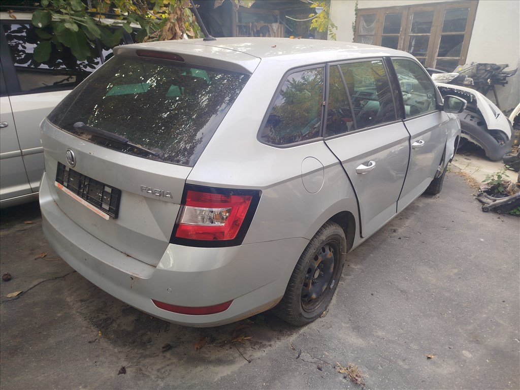 Skoda Fabia III bontott alkatrészei 3. kép