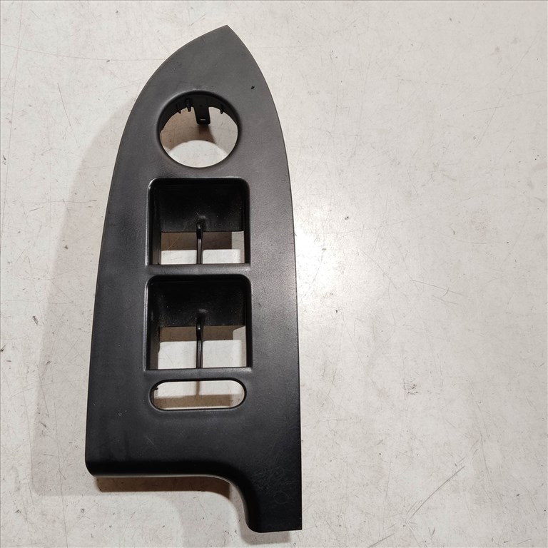 209285 Alfa Romeo Giulietta 2010-2020 bal első ablakemelő kapcsoló tartó, 4 elektromos ablak 1. kép