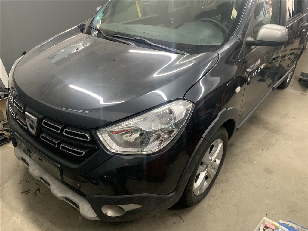 Dacia Lodgy bontott alkatrészei ajtó lökhárító sárvédő hátfal negyed nyúlvány felni 1. kép