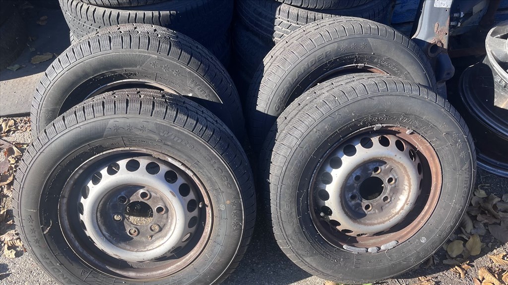  Mercedes Sprinter VW Crafter 6x130 16" lemezfelni rajta 265/55 16C újszerű Grenlander téli gumi  1. kép