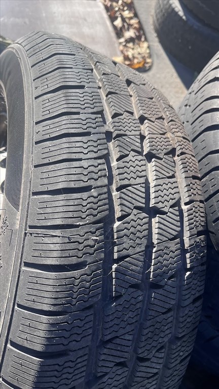  Mercedes Sprinter VW Crafter 6x130 16" lemezfelni rajta 265/55 16C újszerű Grenlander téli gumi  2. kép