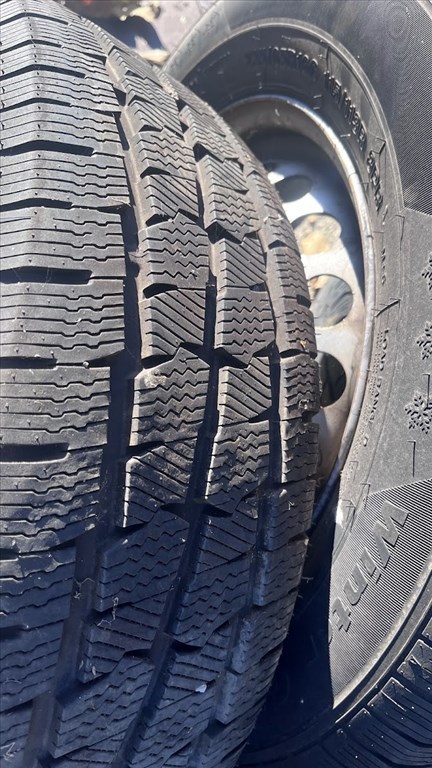  Mercedes Sprinter VW Crafter 6x130 16" lemezfelni rajta 265/55 16C újszerű Grenlander téli gumi  3. kép