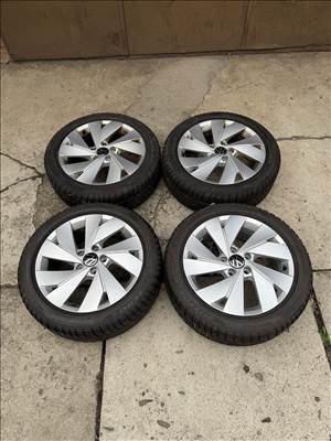  5x112 lyukosztású 17" újszerű (gyári felni) alufelni, rajta 205/50 használt Pirelli téli gumi 