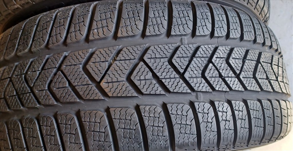 Pirelli Sottozero3 Winter MO 245/45 R19 téli gumik 2db.6,5-7mm 1. kép