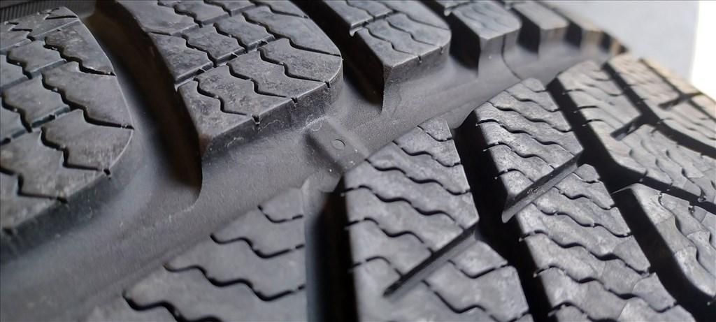 Pirelli Sottozero3 Winter MO 245/45 R19 téli gumik 2db.6,5-7mm 2. kép