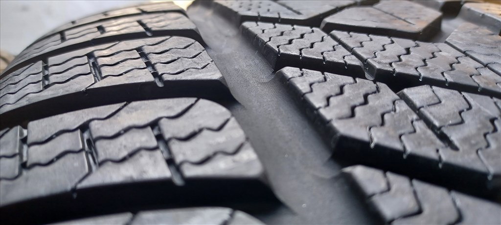 Pirelli Sottozero3 Winter MO 245/45 R19 téli gumik 2db.6,5-7mm 6. kép