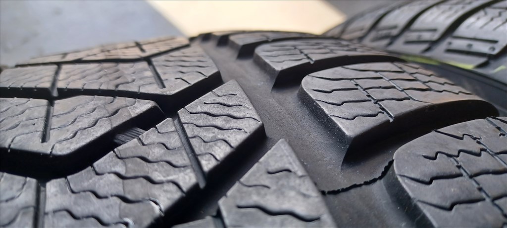 Pirelli Sottozero3 Winter MO 245/45 R19 téli gumik 2db.6,5-7mm 7. kép