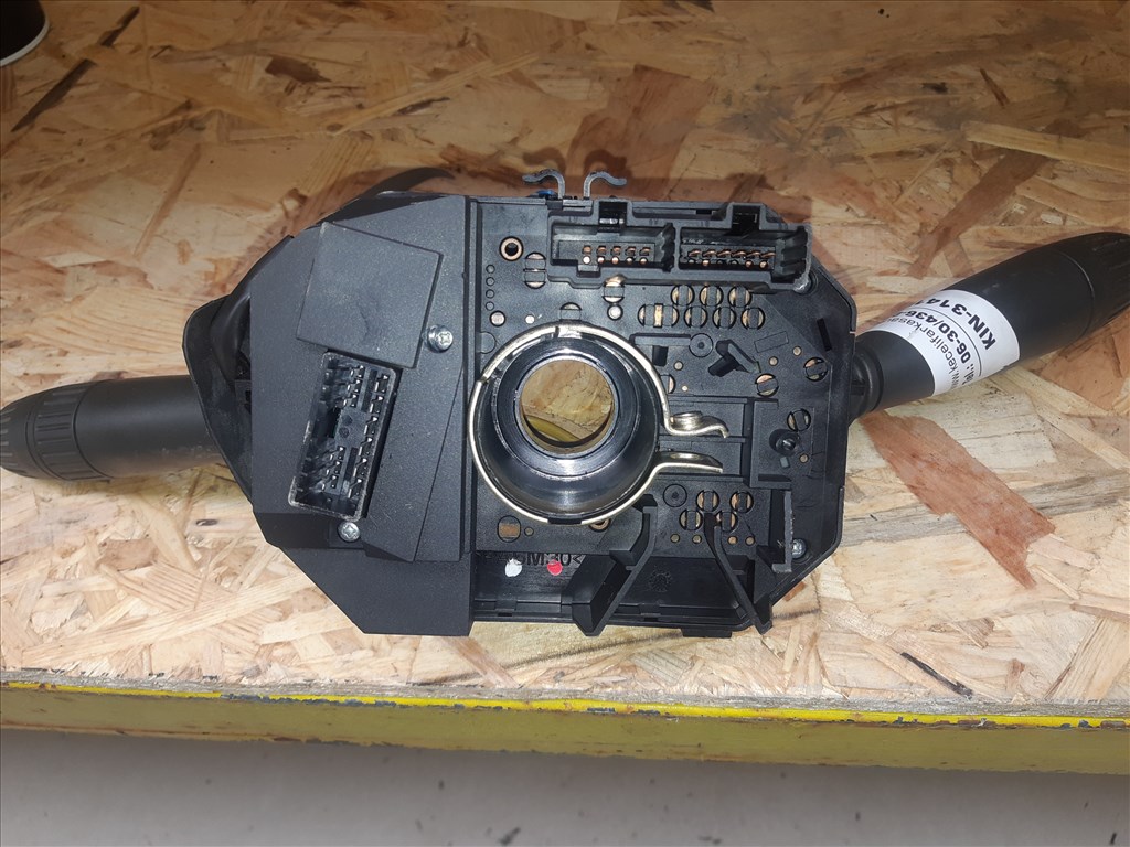 Fiat Punto II Bajuszkapcsoló Konzol  Légzsák Átvezetõ Szalag 2. kép