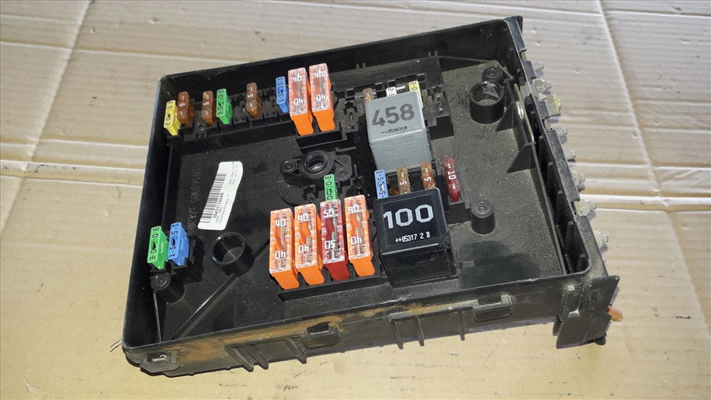 Skoda Octavia II Biztosítéktábla / Relé Tábla 1K0 937 125 1. kép