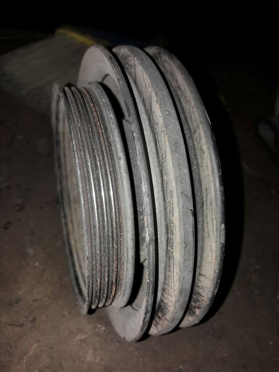 Mitsubishi L400 Vízpumpa Szíjtárcsa 2. kép