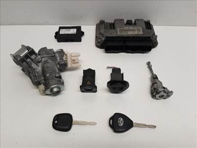 Toyota Yaris (XP130) Zárgarnitúra motorvezérlővel