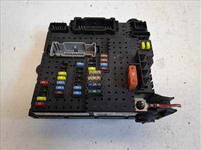 Volvo XC90  biztosítéktábla csomagtér 30728512 28017881