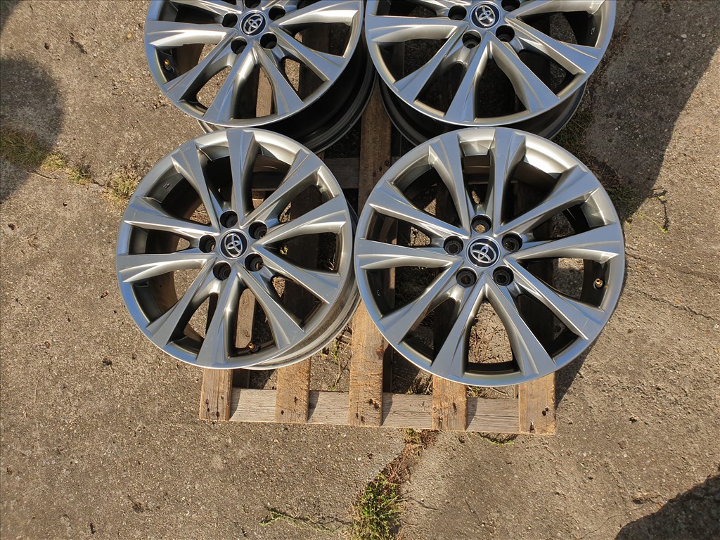 18" 5x114,3 Toyota RAV4 2. kép