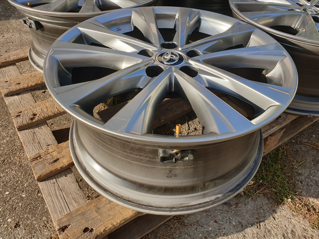 18" 5x114,3 Toyota RAV4 5. kép