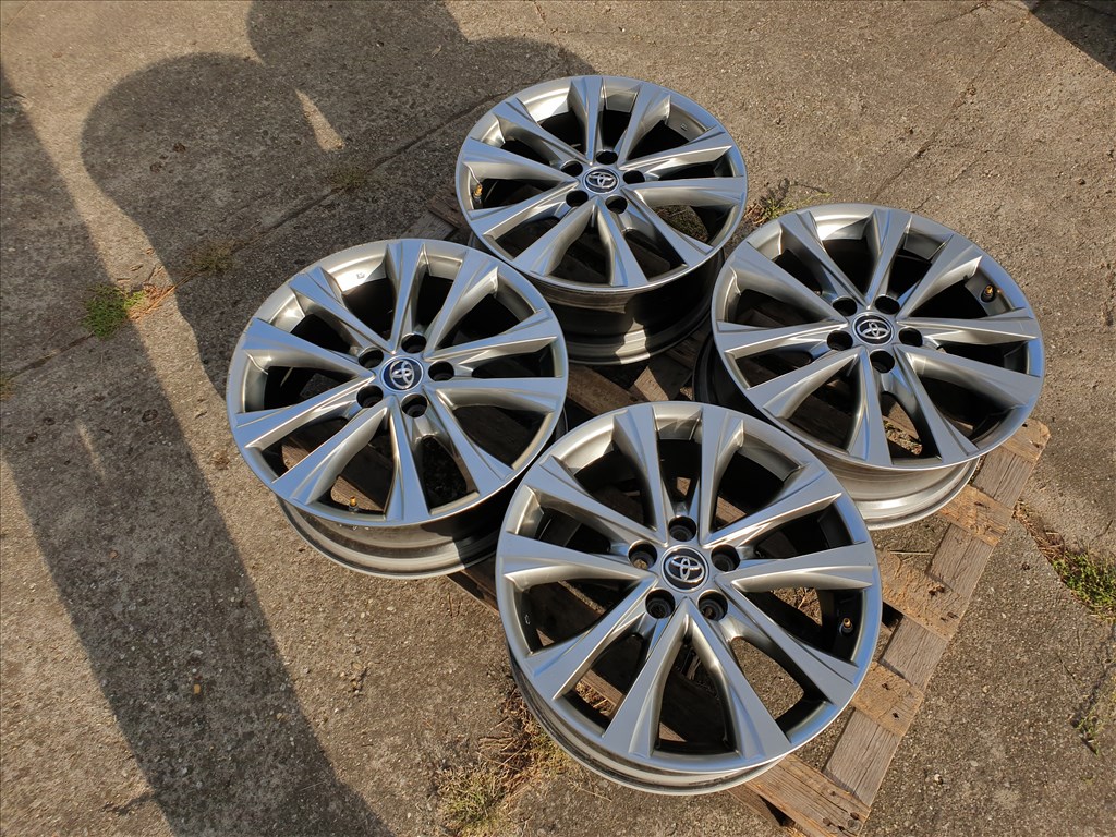 18" 5x114,3 Toyota RAV4 6. kép
