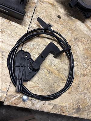 Audi A4 (B6/B7) Cabriolet 3.0 TDI Quattro motorháztető bowden, motorháztető nyitó