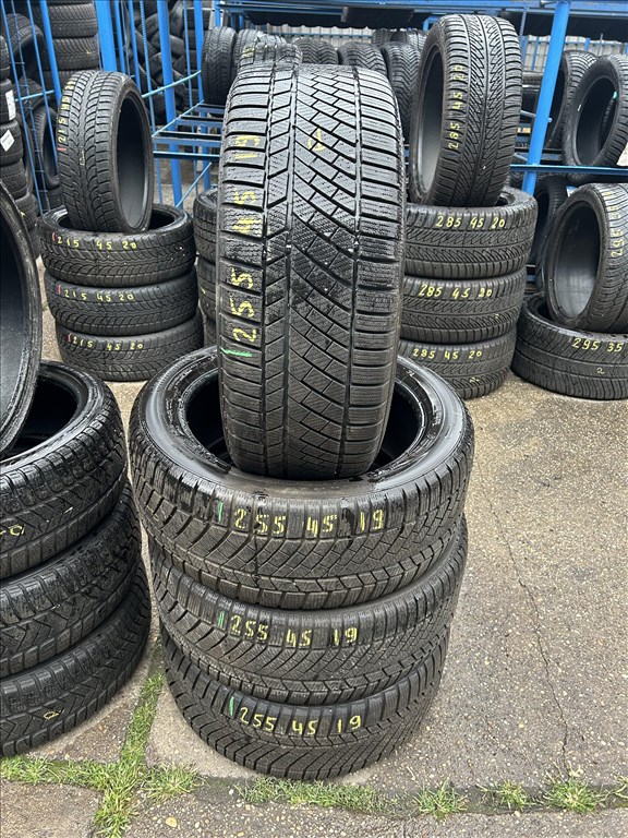 4db 255/45×19″ Continental téli gumiabroncs. (3751147) 1. kép