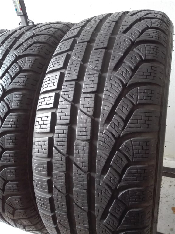 215/45R18 Pirelli téli gumi garnitúra 215/45 r18 3. kép