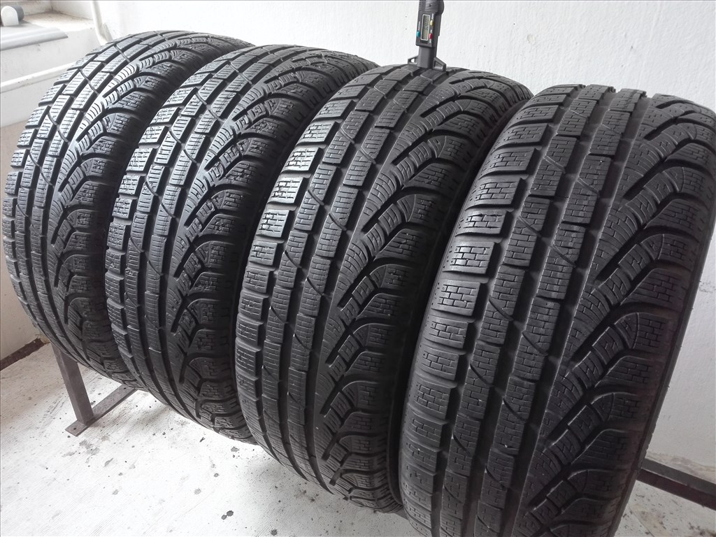 215/45R18 Pirelli téli gumi garnitúra 215/45 r18 1. kép