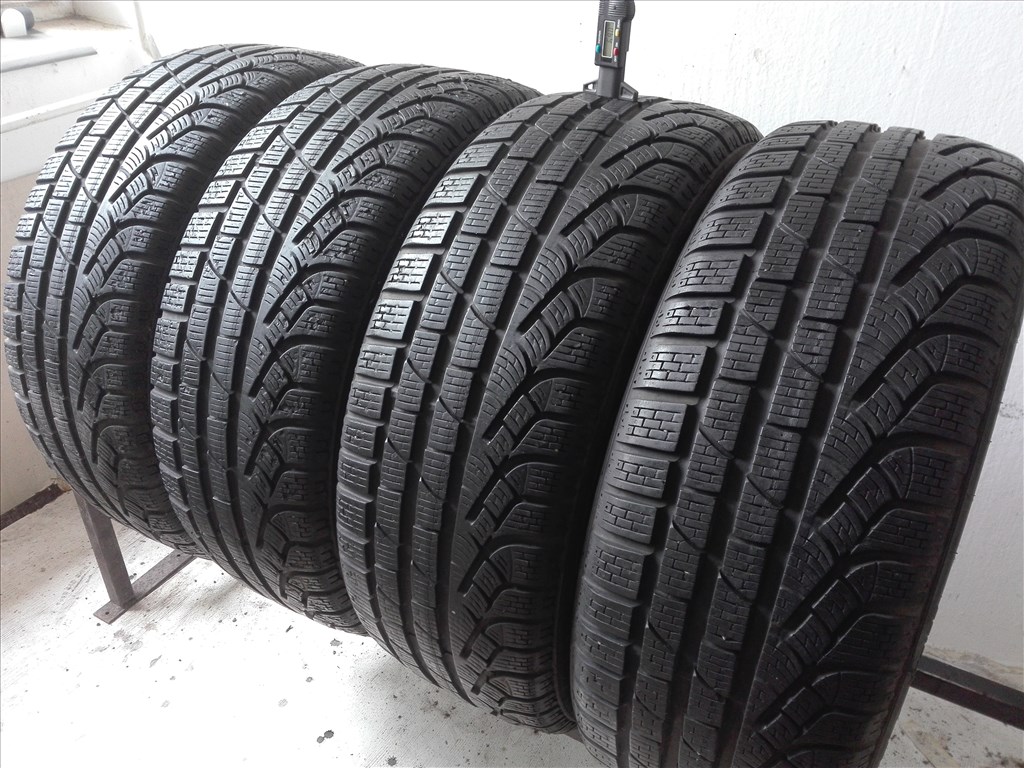215/45R18 Pirelli téli gumi garnitúra 215/45 r18 2. kép