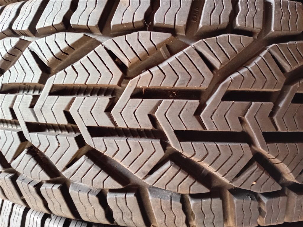  205/6516" újszerű Sebring téli gumi gumi 1. kép