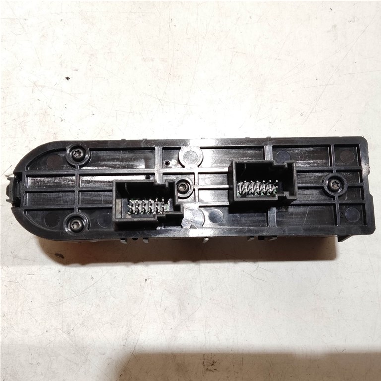 209285 Alfa Romeo Giulietta 2010-2020 bal első ablakemelő kapcsoló, tükörbehajtós 156106392 3. kép