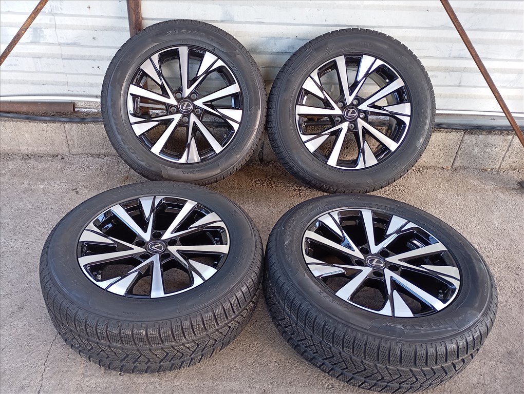  Új gyári Toyota RAV4 alufelni 5x114,3 7,5x18 ET35 új Pirelli 235/60 R18 téligumival 2. kép