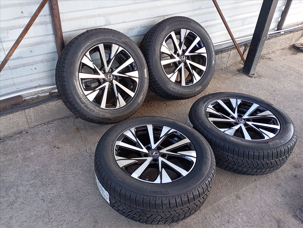  Új gyári Toyota RAV4 alufelni 5x114,3 7,5x18 ET35 új Pirelli 235/60 R18 téligumival 4. kép