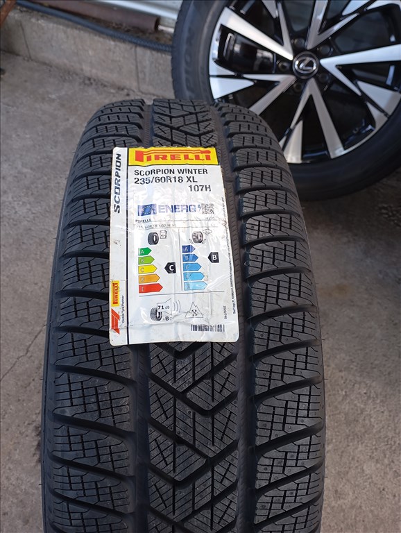  Új gyári Toyota RAV4 alufelni 5x114,3 7,5x18 ET35 új Pirelli 235/60 R18 téligumival 5. kép