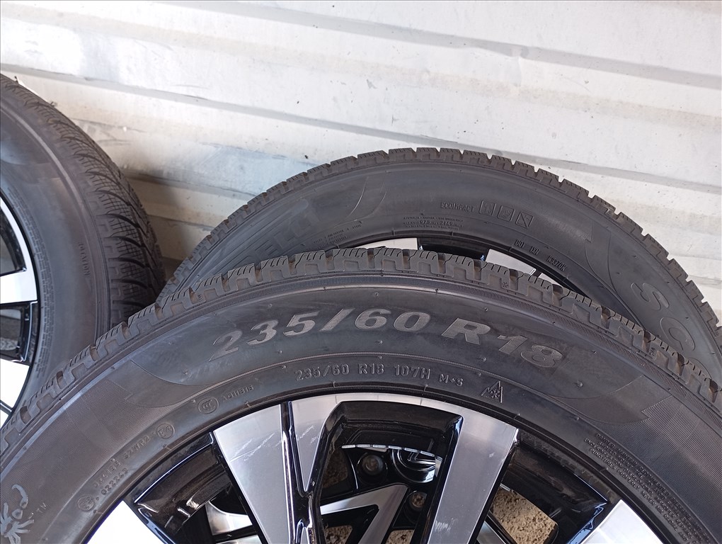  Új gyári Toyota RAV4 alufelni 5x114,3 7,5x18 ET35 új Pirelli 235/60 R18 téligumival 6. kép