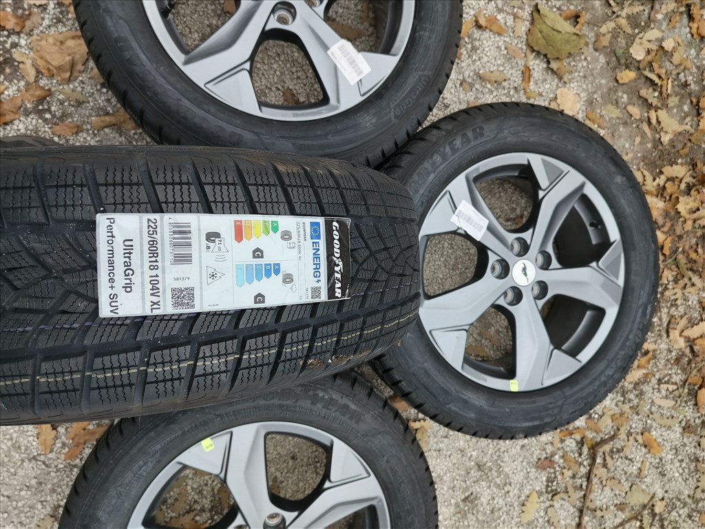 Ford Mustang Mach-E -18" (gyári felni) alufelni , 225/60r18 új Goodyear téli gumi  7. kép