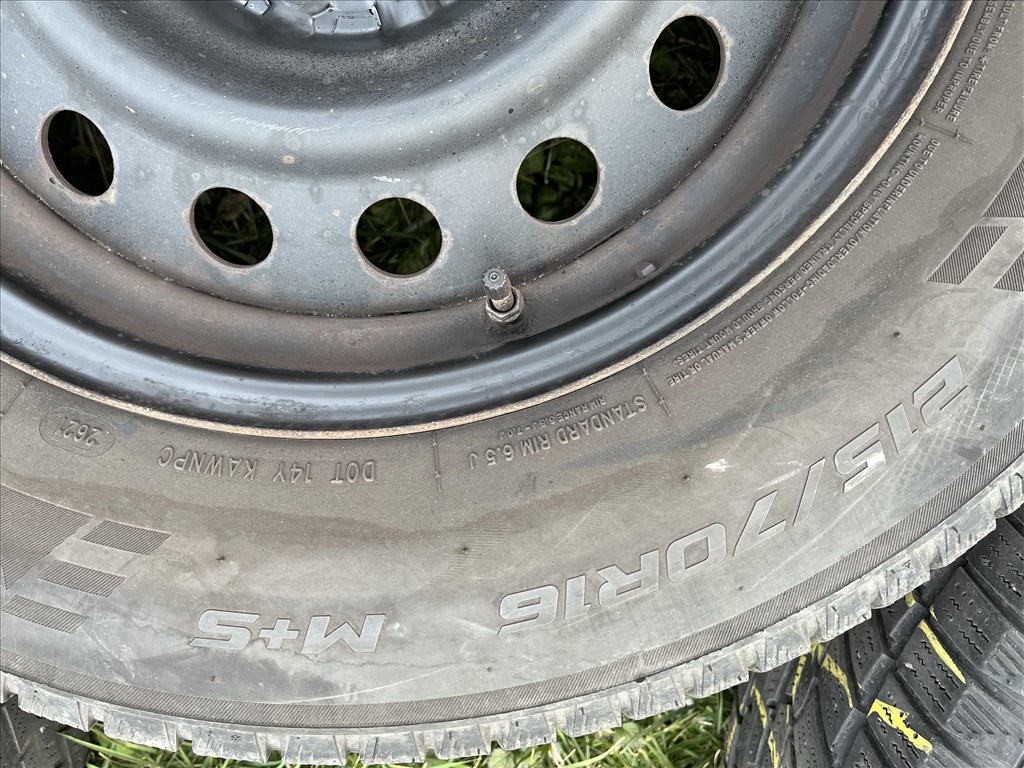  5x114.3 Lemezfelni  215/70 R16 téli gumi garnitúra + TPMS guminyomás szenzor  2. kép