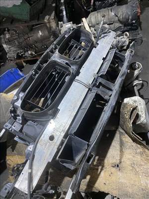 BMW 550i xDrive Homlokfal