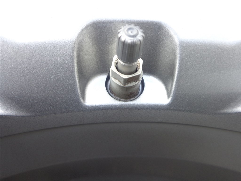 Hyundai Kona gyári téli garnitúra  5. kép