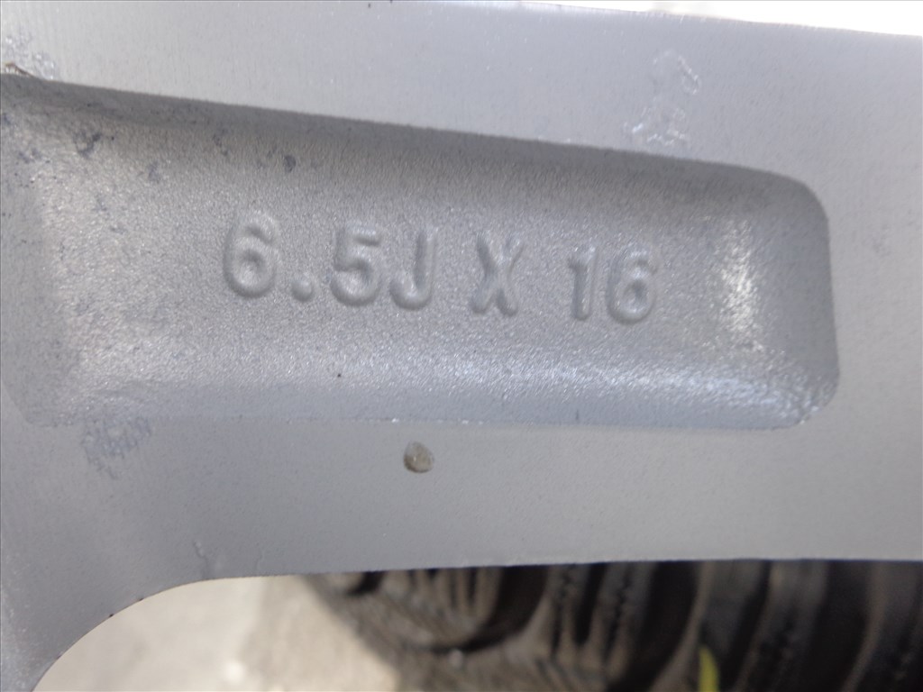 Hyundai Kona gyári téli garnitúra  6. kép